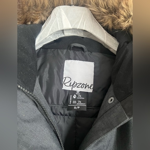 Skiing/ Winter Jacket - Picture 3 of 6